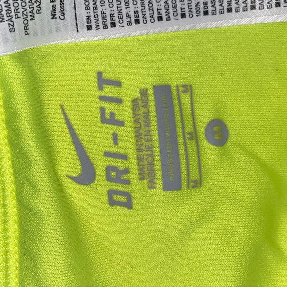 Running short yellow Nike - Picture 3 of 3